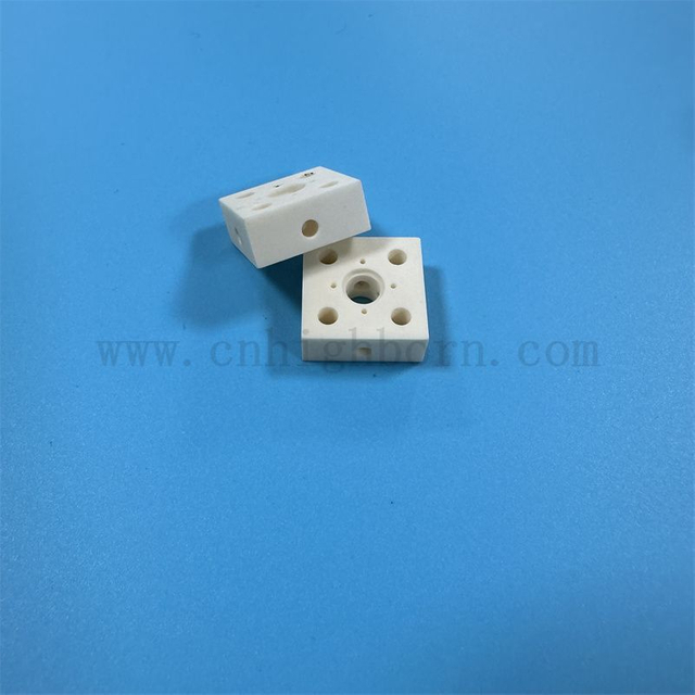 Insulator Alumina Irregular Block Wear Resistant 99 Milk White Al2O3 Ceramic Part