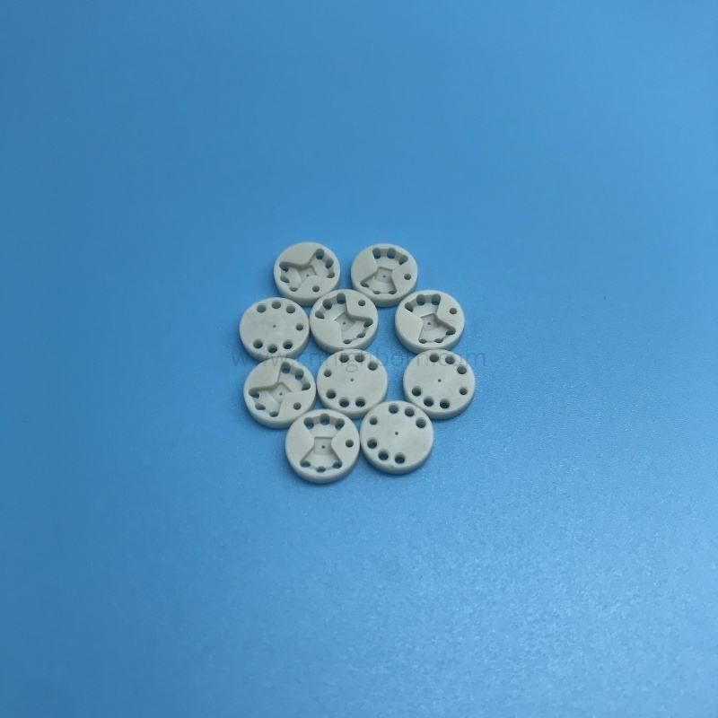Custom AlN Aluminum Nitride Ceramic Star Perforated Substrate